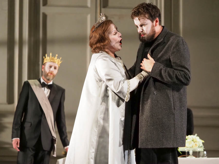 LOUISE WINTER as Gertrude and DAVID BUTT PHILIP as Hamlet. Glyndebourne Opera